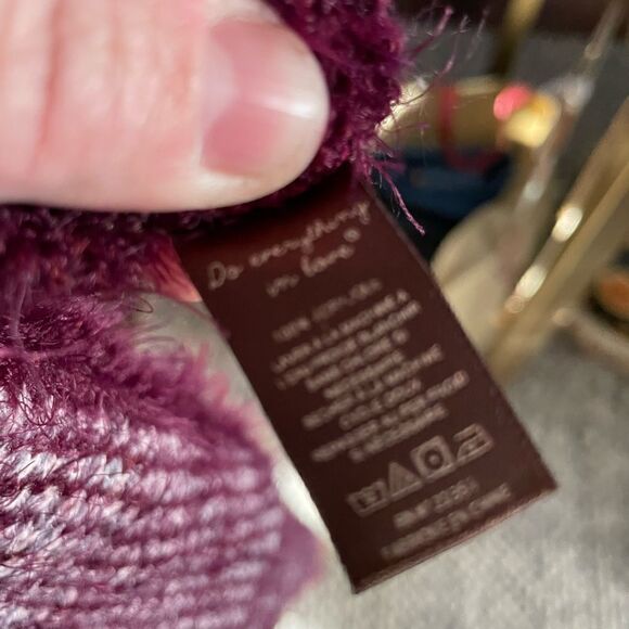 Do Everything in Love infinity scarf - Picture 4 of 5